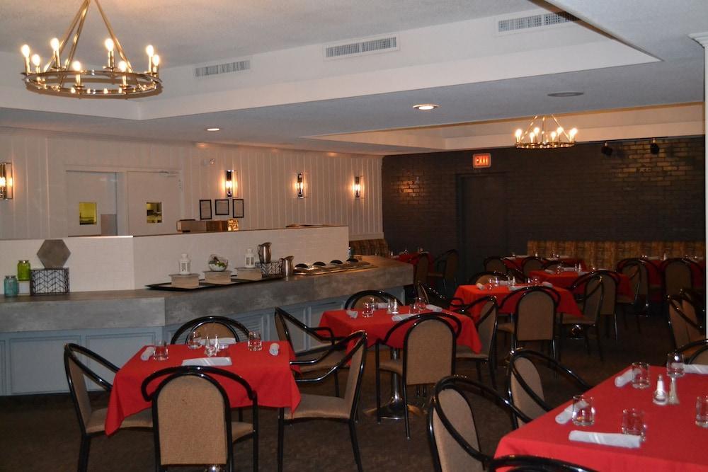 Ramada Plaza By Wyndham Calgary Downtown Hotel Kültér fotó