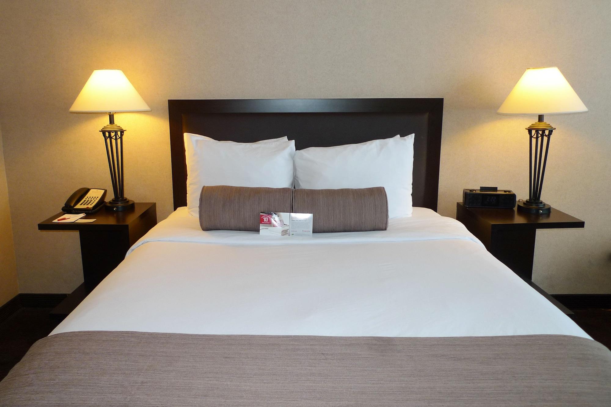 Ramada Plaza By Wyndham Calgary Downtown Hotel Kültér fotó