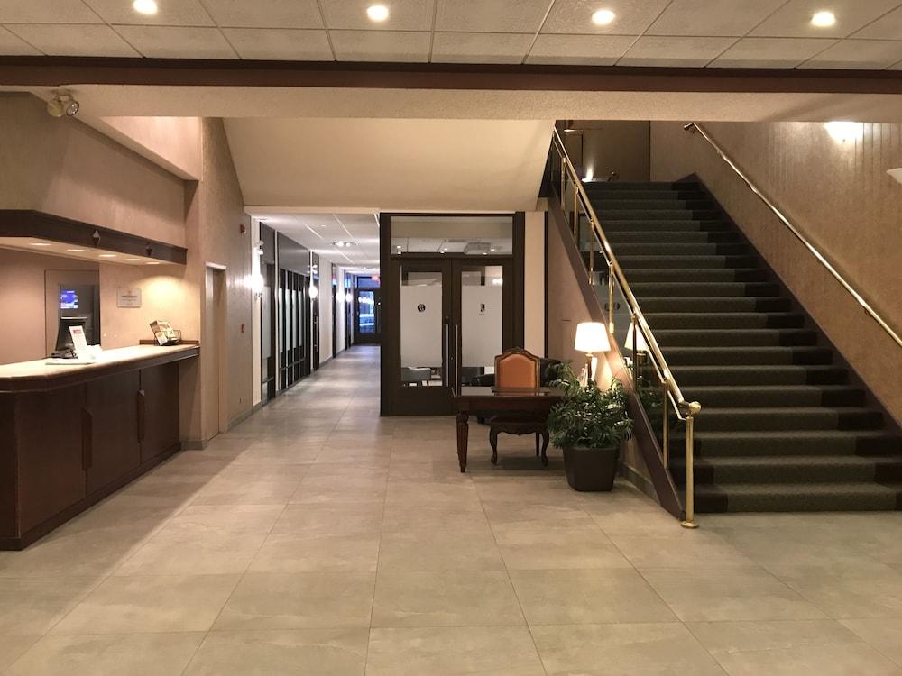 Ramada Plaza By Wyndham Calgary Downtown Hotel Kültér fotó