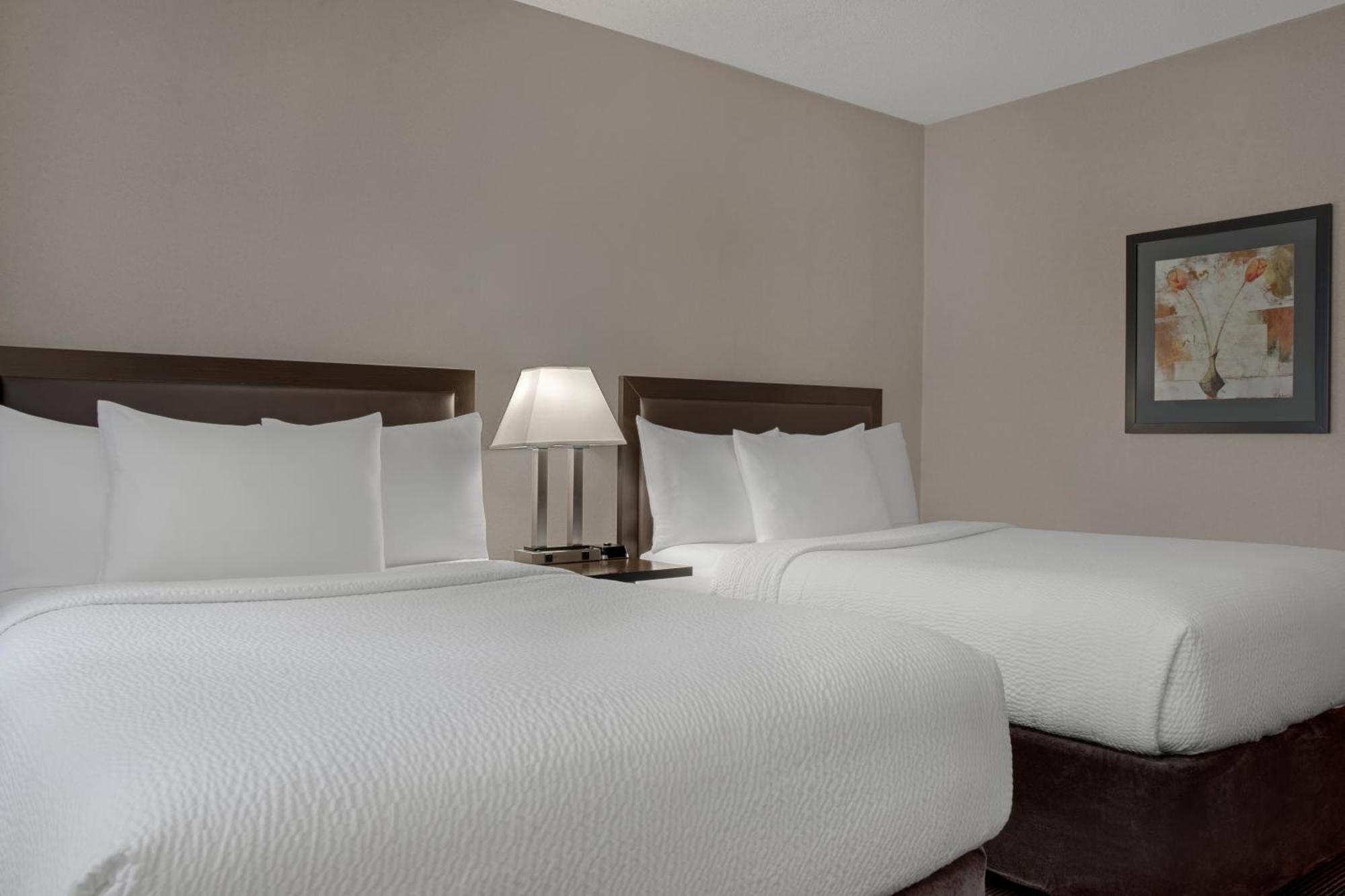 Ramada Plaza By Wyndham Calgary Downtown Hotel Kültér fotó