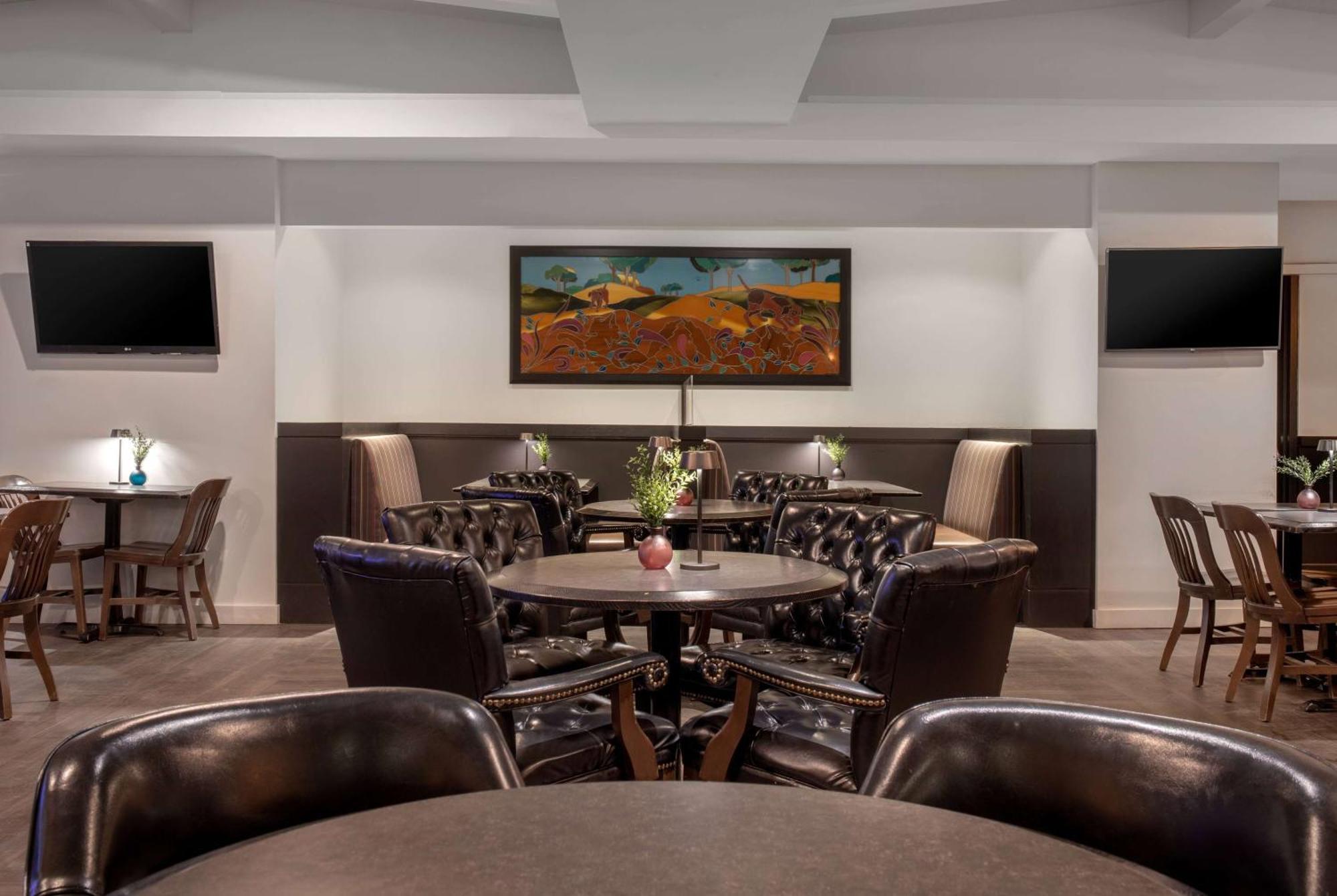 Ramada Plaza By Wyndham Calgary Downtown Hotel Kültér fotó