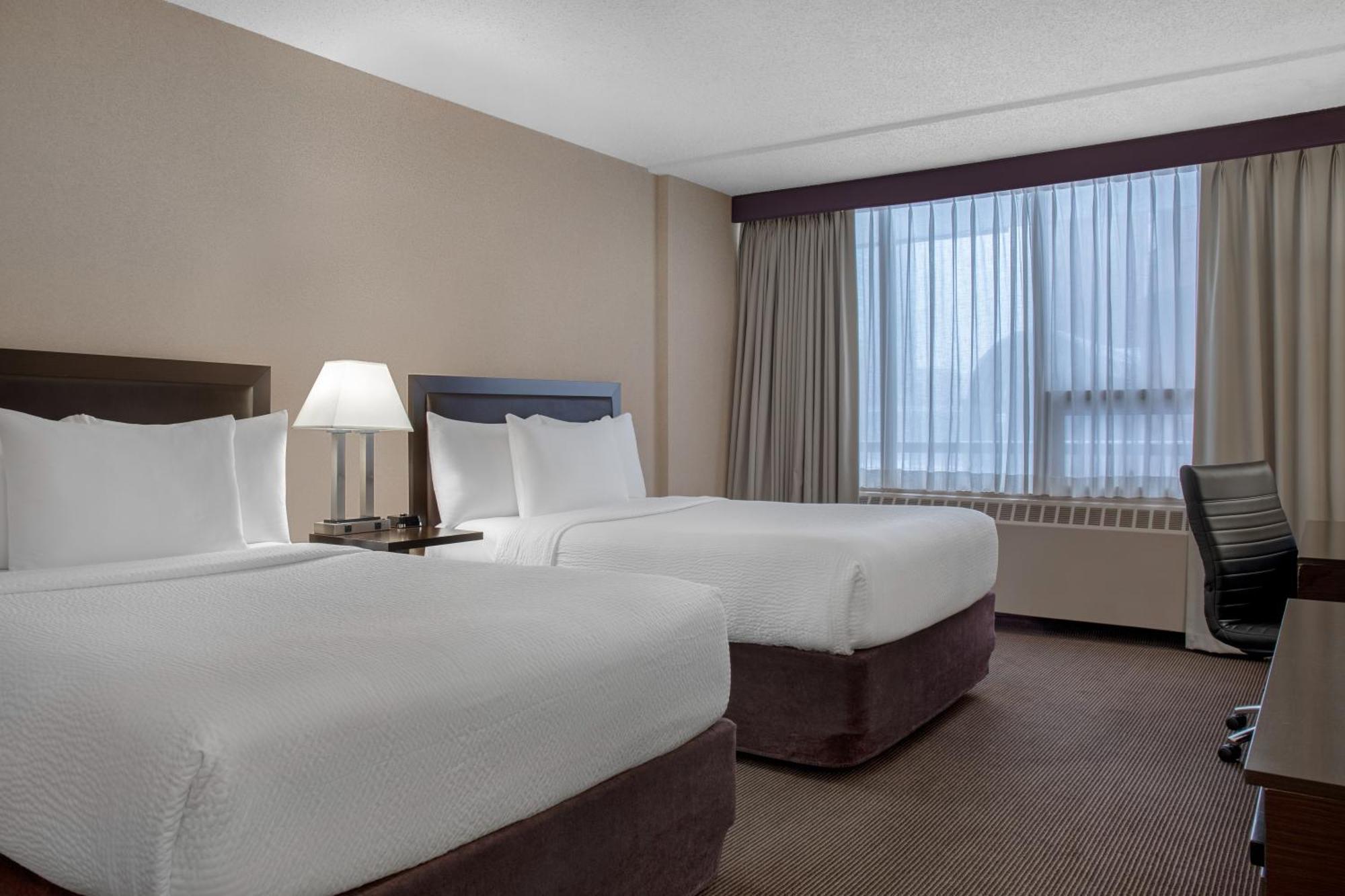 Ramada Plaza By Wyndham Calgary Downtown Hotel Kültér fotó
