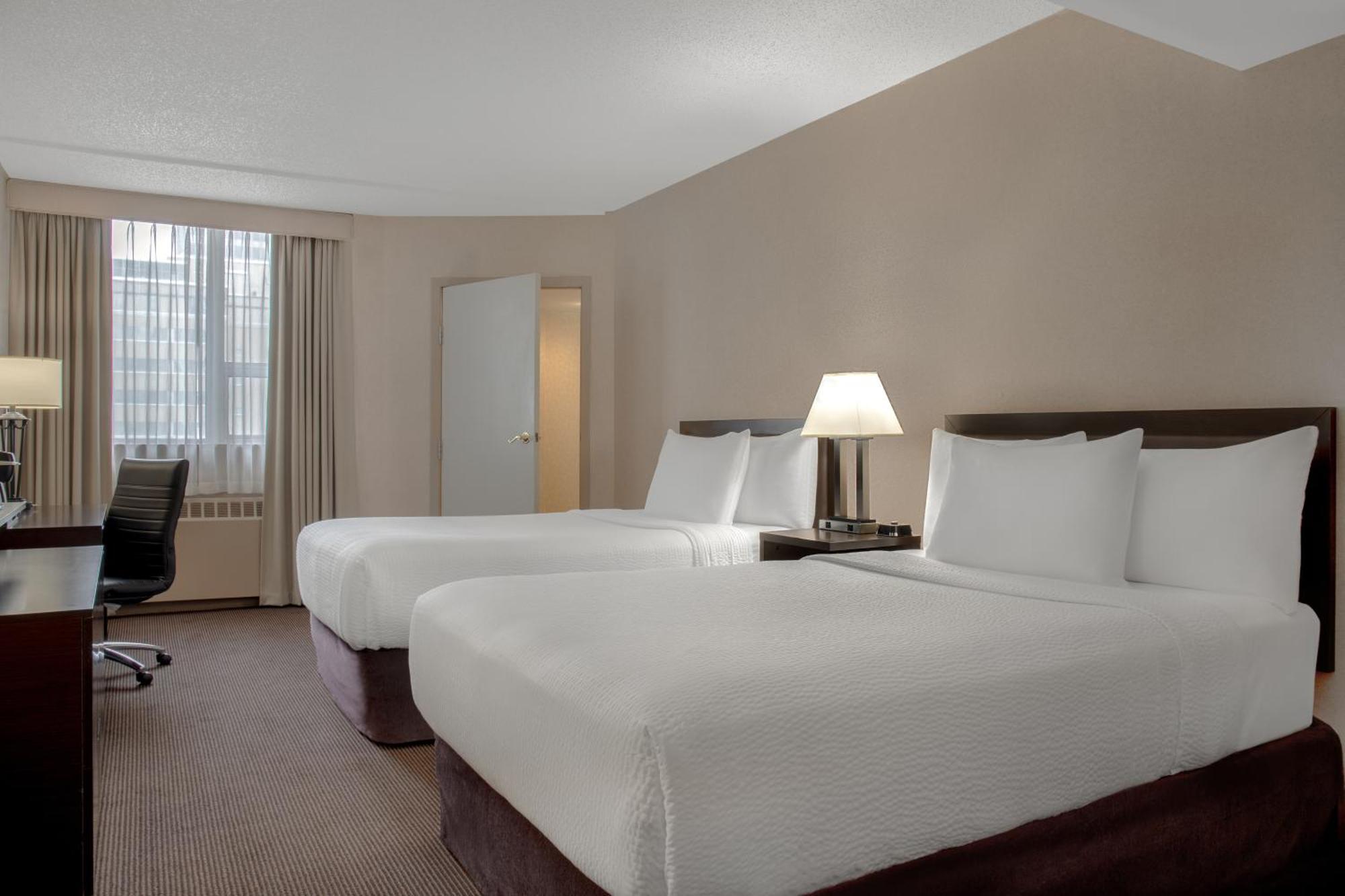 Ramada Plaza By Wyndham Calgary Downtown Hotel Kültér fotó