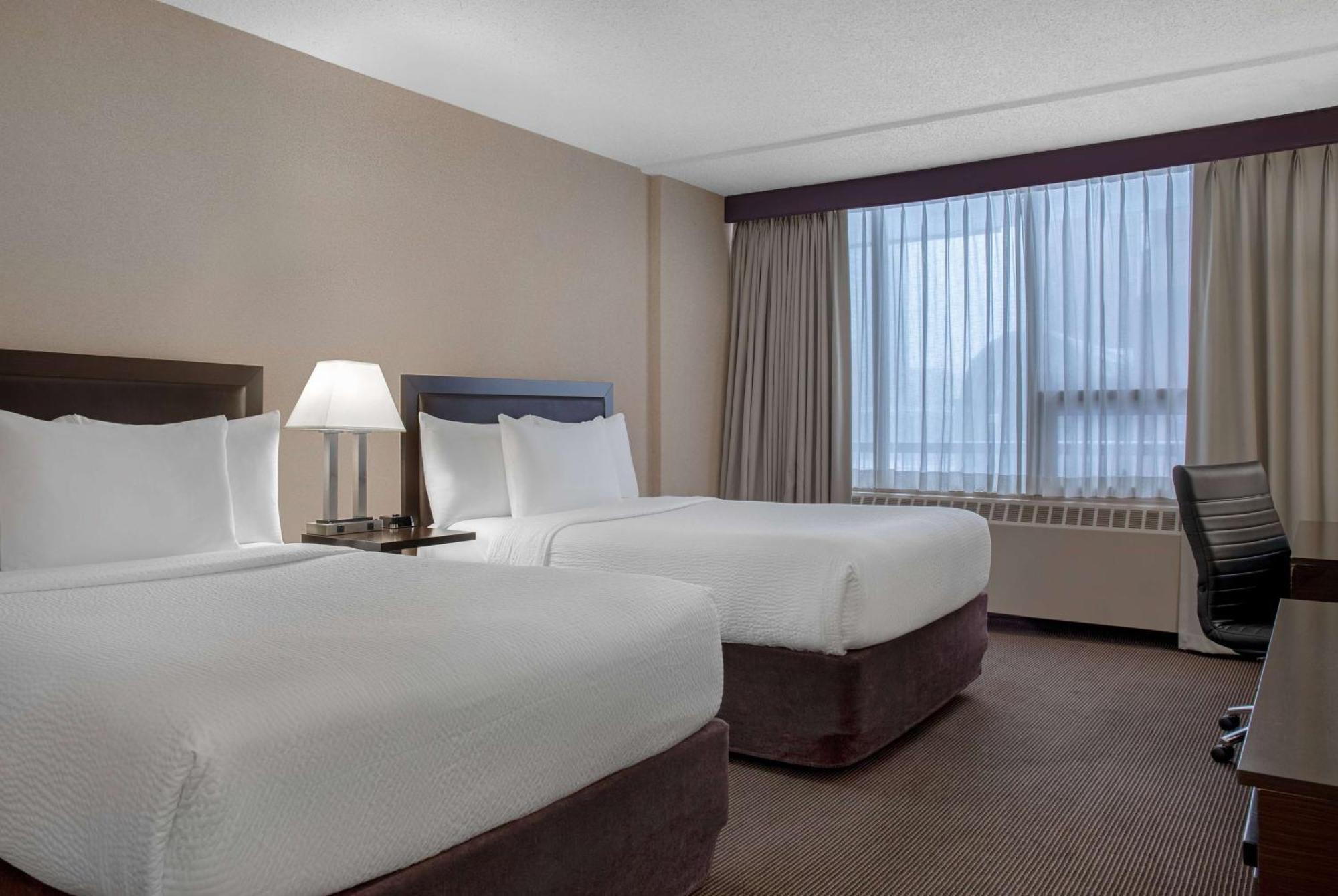 Ramada Plaza By Wyndham Calgary Downtown Hotel Kültér fotó
