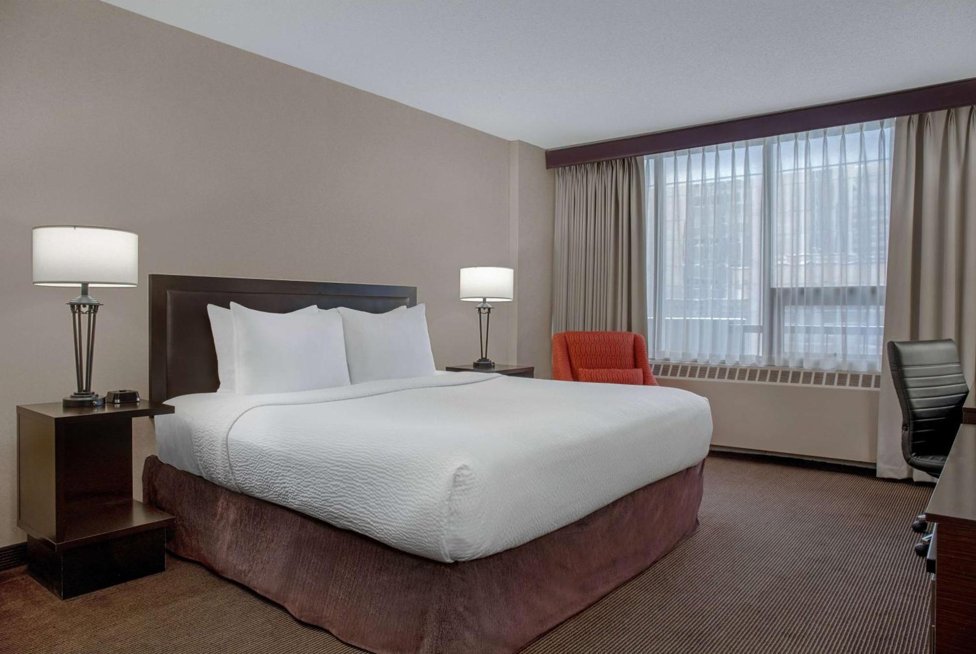 Ramada Plaza By Wyndham Calgary Downtown Hotel Kültér fotó