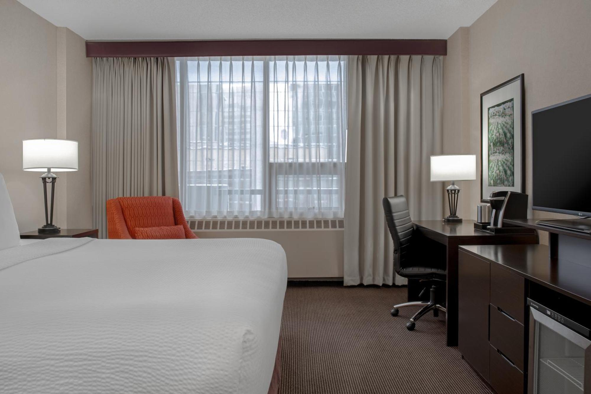 Ramada Plaza By Wyndham Calgary Downtown Hotel Kültér fotó