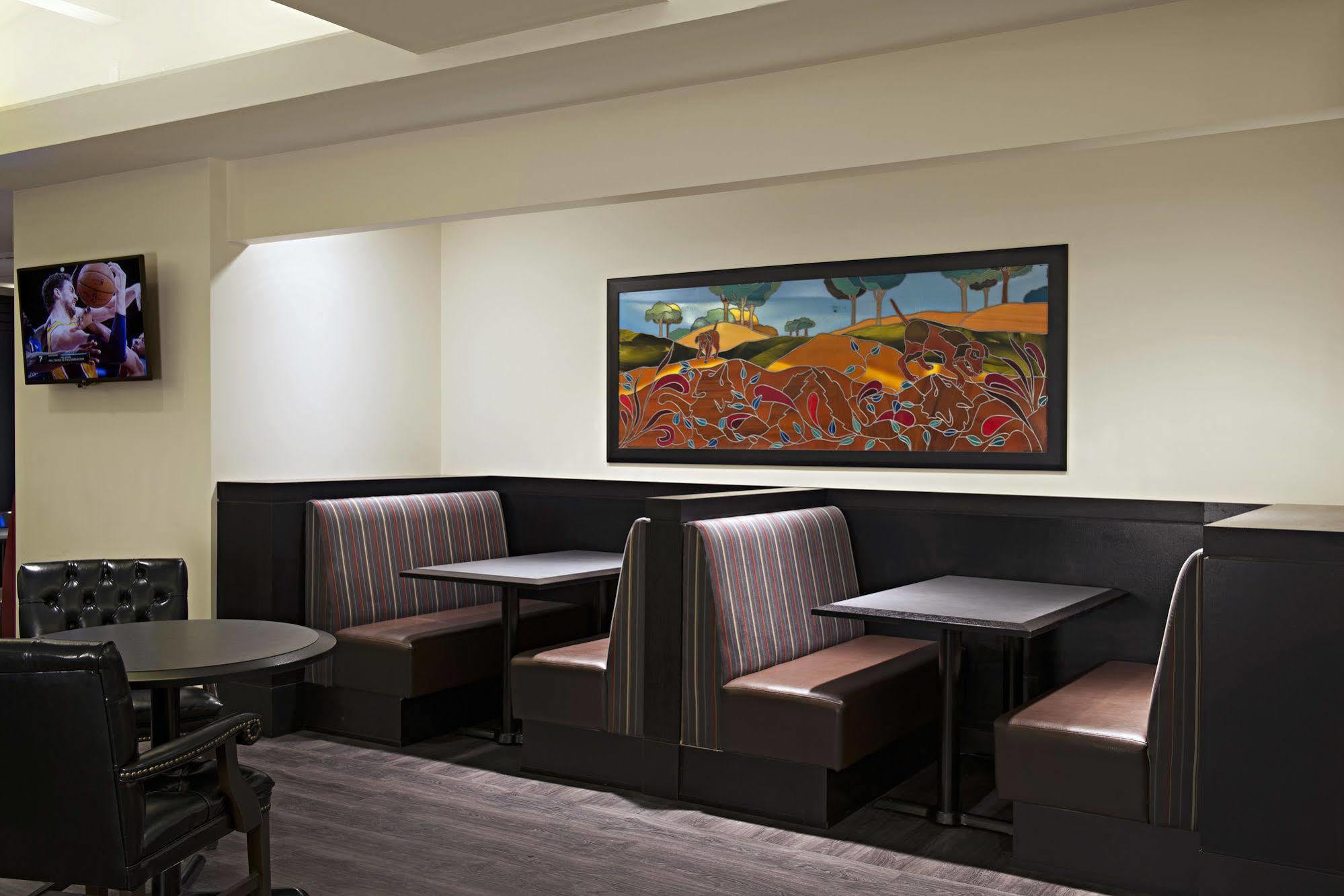 Ramada Plaza By Wyndham Calgary Downtown Hotel Kültér fotó