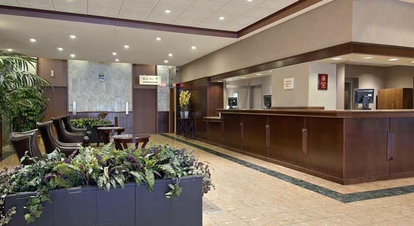 Ramada Plaza By Wyndham Calgary Downtown Hotel Kültér fotó